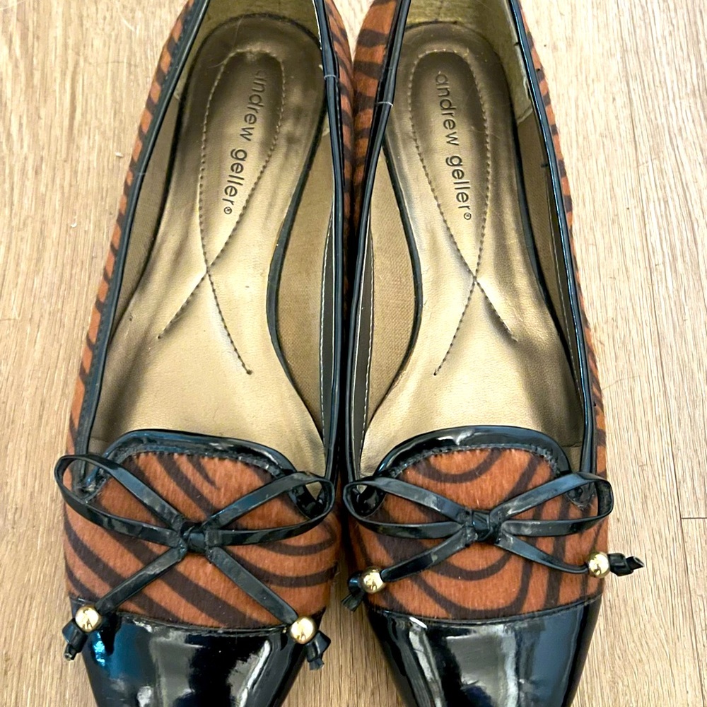 Andrew Geller Flat Cow Hair Tiger Print Shoes Bow at Toe Brown/Black Size 8.5